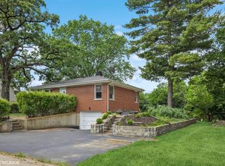 200 Eastwood Ct, Port Barrington, IL