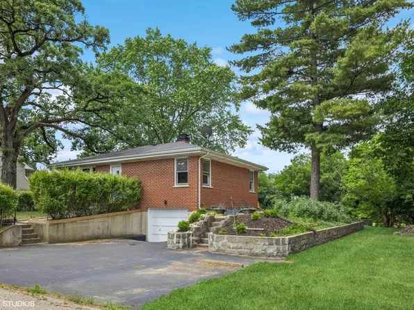 200 Eastwood Ct, Port Barrington, IL 60010