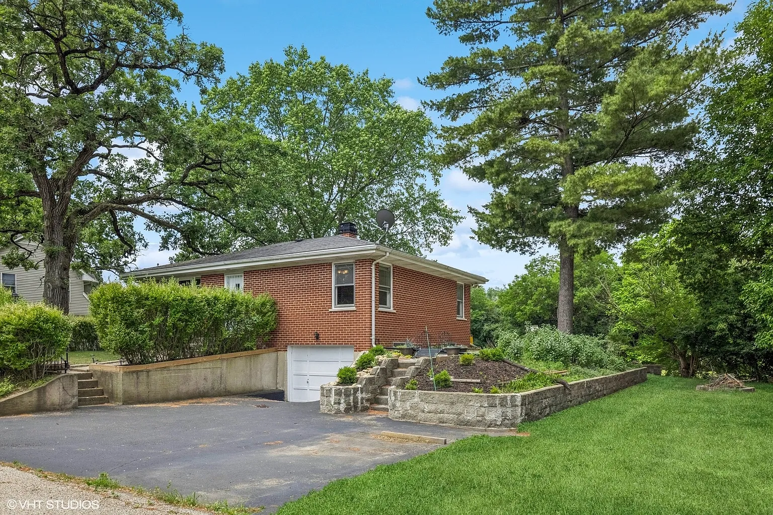 200 Eastwood Ct photo 1