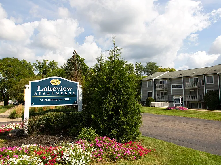 Lakeview Apartments — Photo 6