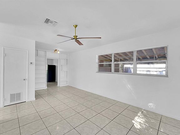 5th image of 401 SW 25th Avenue