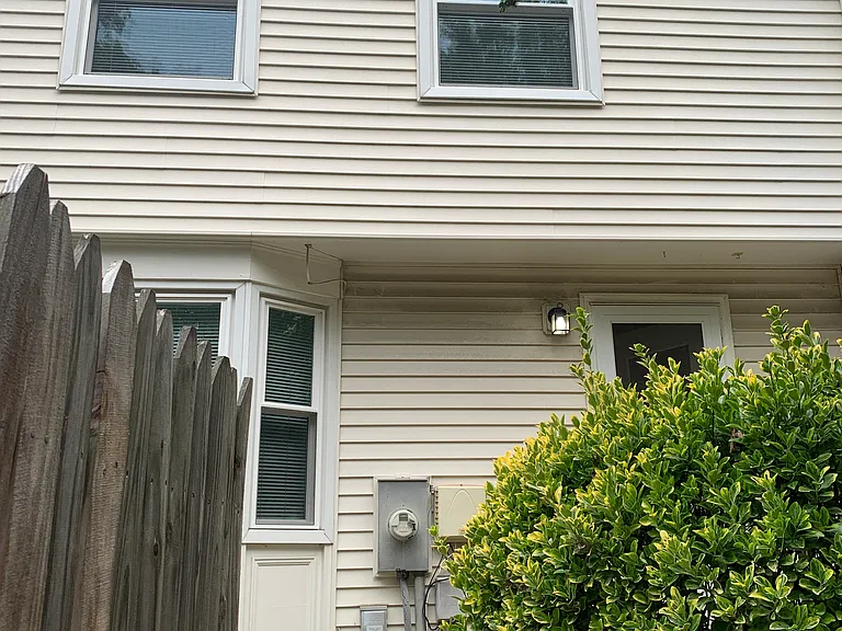 369 W Broad St — Photo 22