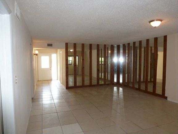4th image of 210 NW 43rd St