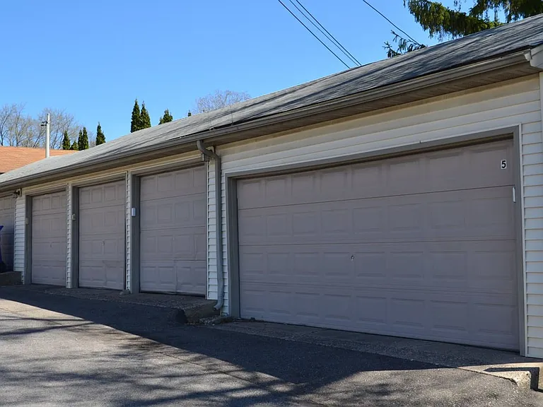 1207 Danforth St — Photo 36