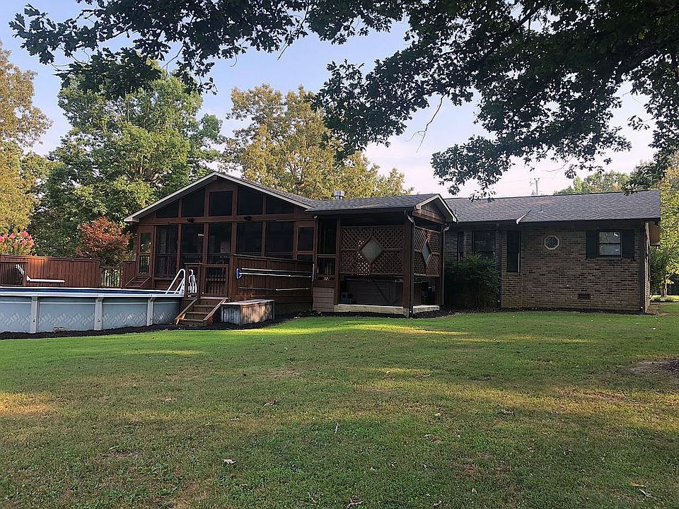 1st image of 955 Parker Dr