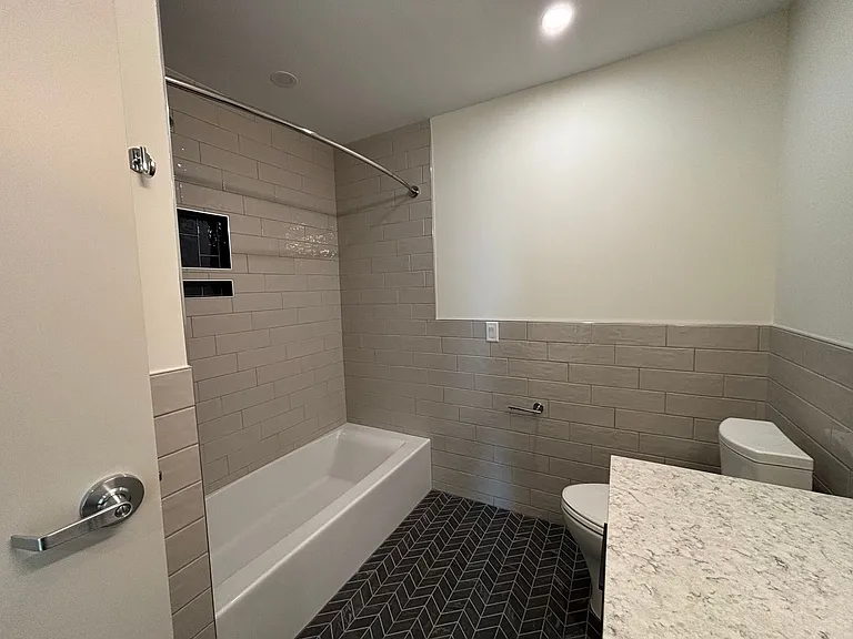 Bank Street Apartments at Burlington Square — Photo 21