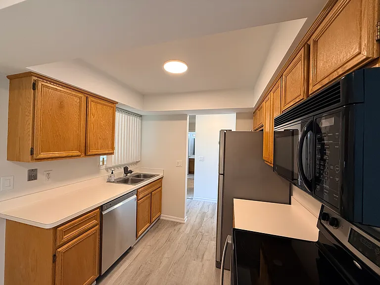 24381 Juliet Dr — Photo 8