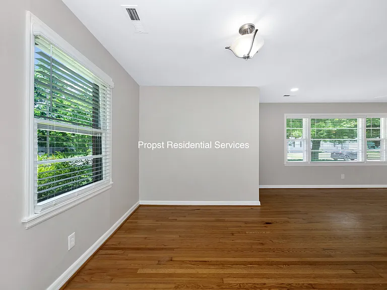 823 Stanhope Dr NE — Photo 10