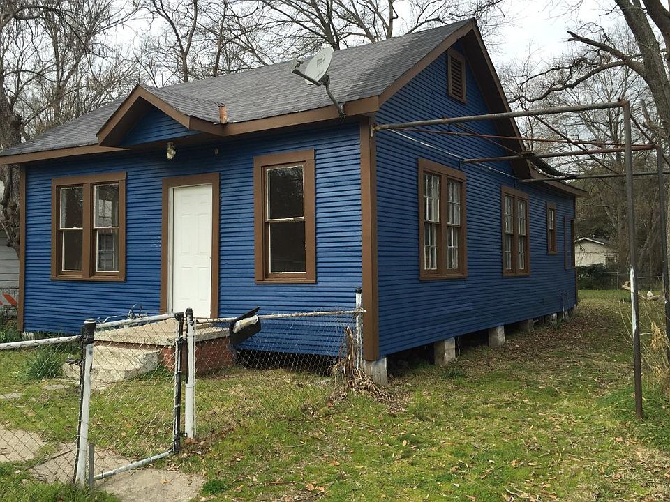 1st image of 2938 Dupont St