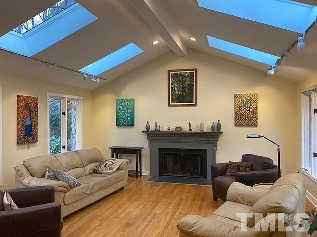 1st image of 101 Huntington Dr