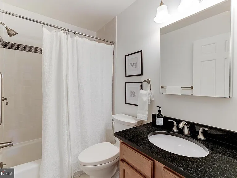 1149 Colonial Rd — Photo 24