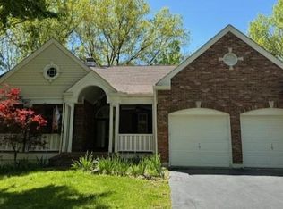 462 Mark Wesley Ln, Ballwin, MO 63021