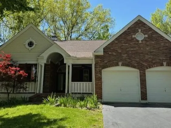 462 Mark Wesley Ln, Ballwin, MO 63021