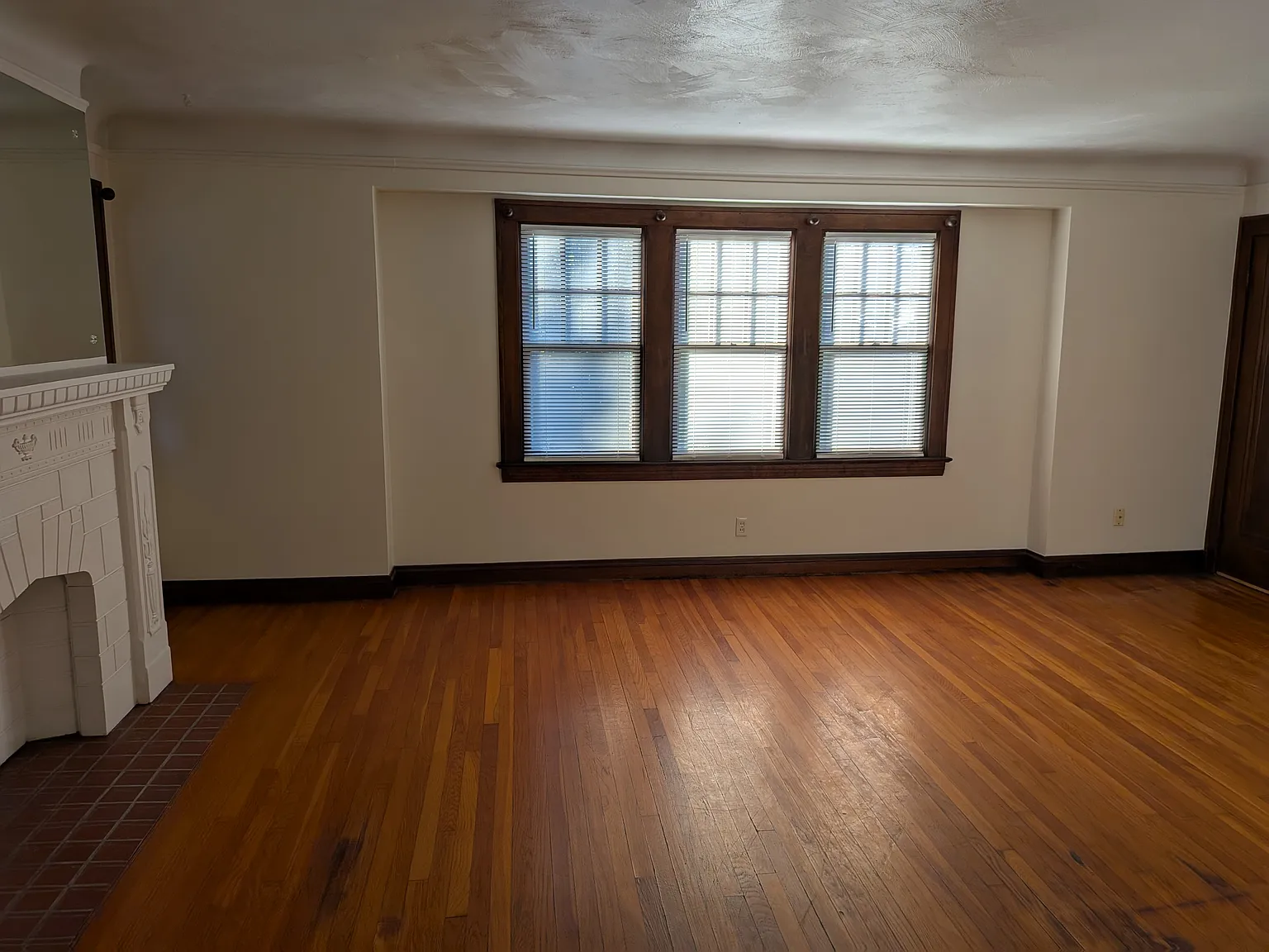 4 bed, 2600 sqft, $2,200 — Photo 2