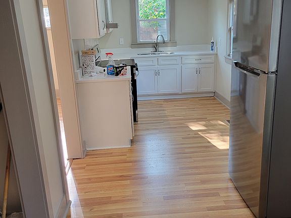 5th image of 126 Marie St