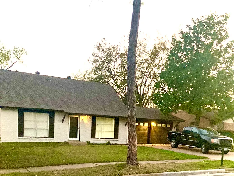 E Timberview Ln — Photo 1