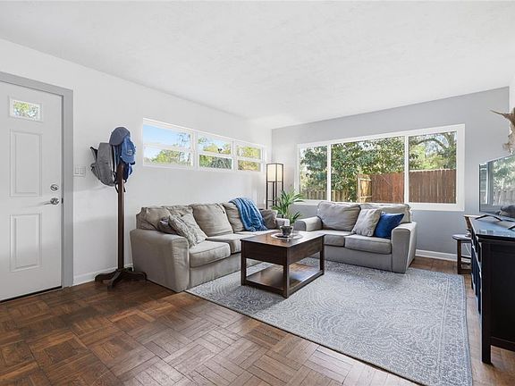 5th image of 314 NW 36th Ter