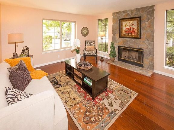 3rd image of 875 Oak Park Dr