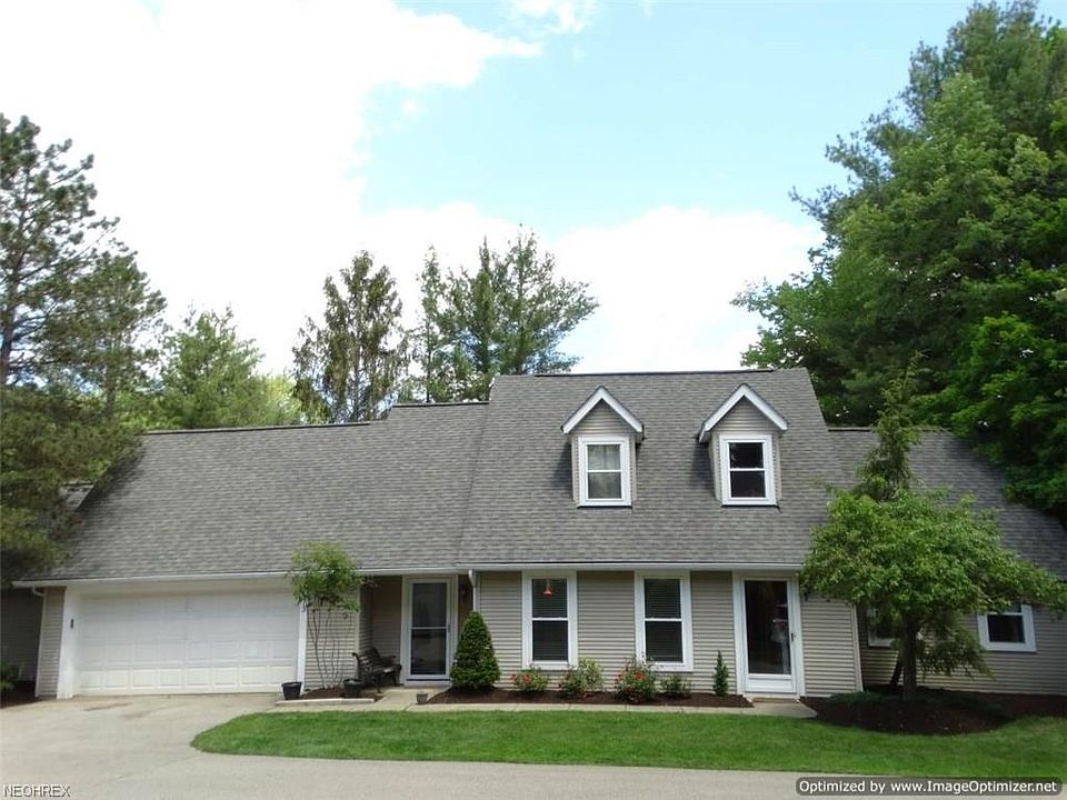 1st image of 113 Burlington Oval Dr
