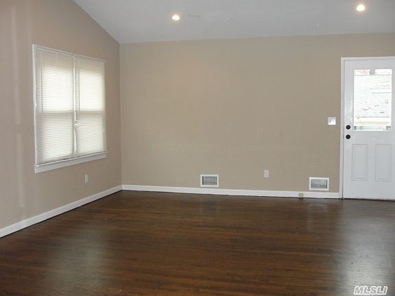 5th image of 276 Seville Blvd