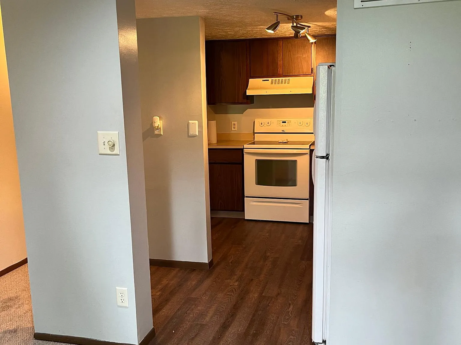 1 bed, 1.5 bath, 800 sqft, $1,200 — Photo 3