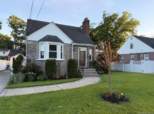 94 E Fenimore Street, Valley Stream, NY 11580