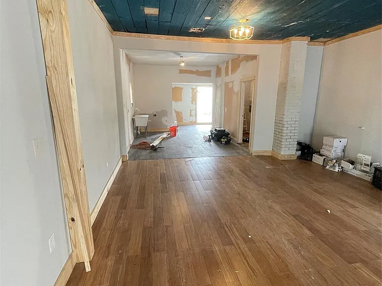 304 S Lockwood Dr — Photo 32