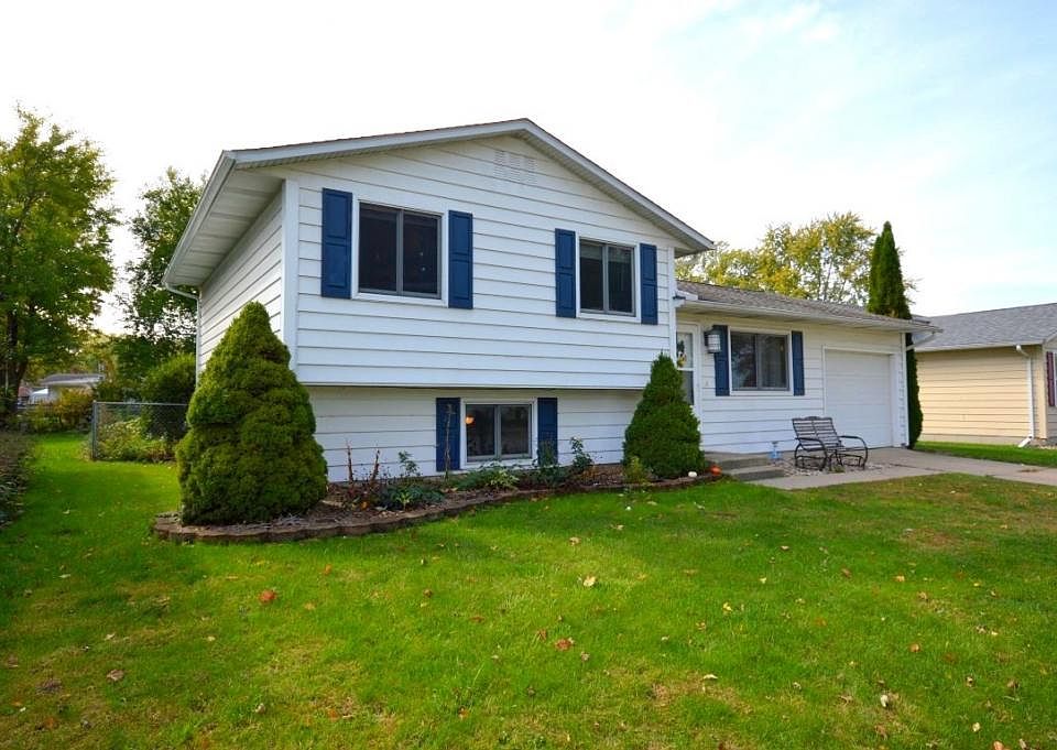 1st image of 2915 Providence Dr