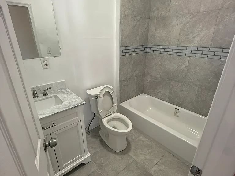 825 S 15th St #3R — Photo 8