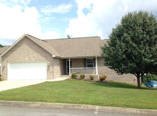 8242 Woodpath Ln, Powell, TN 37849
