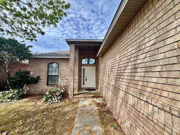 2nd image of 1165 Longwood Dr