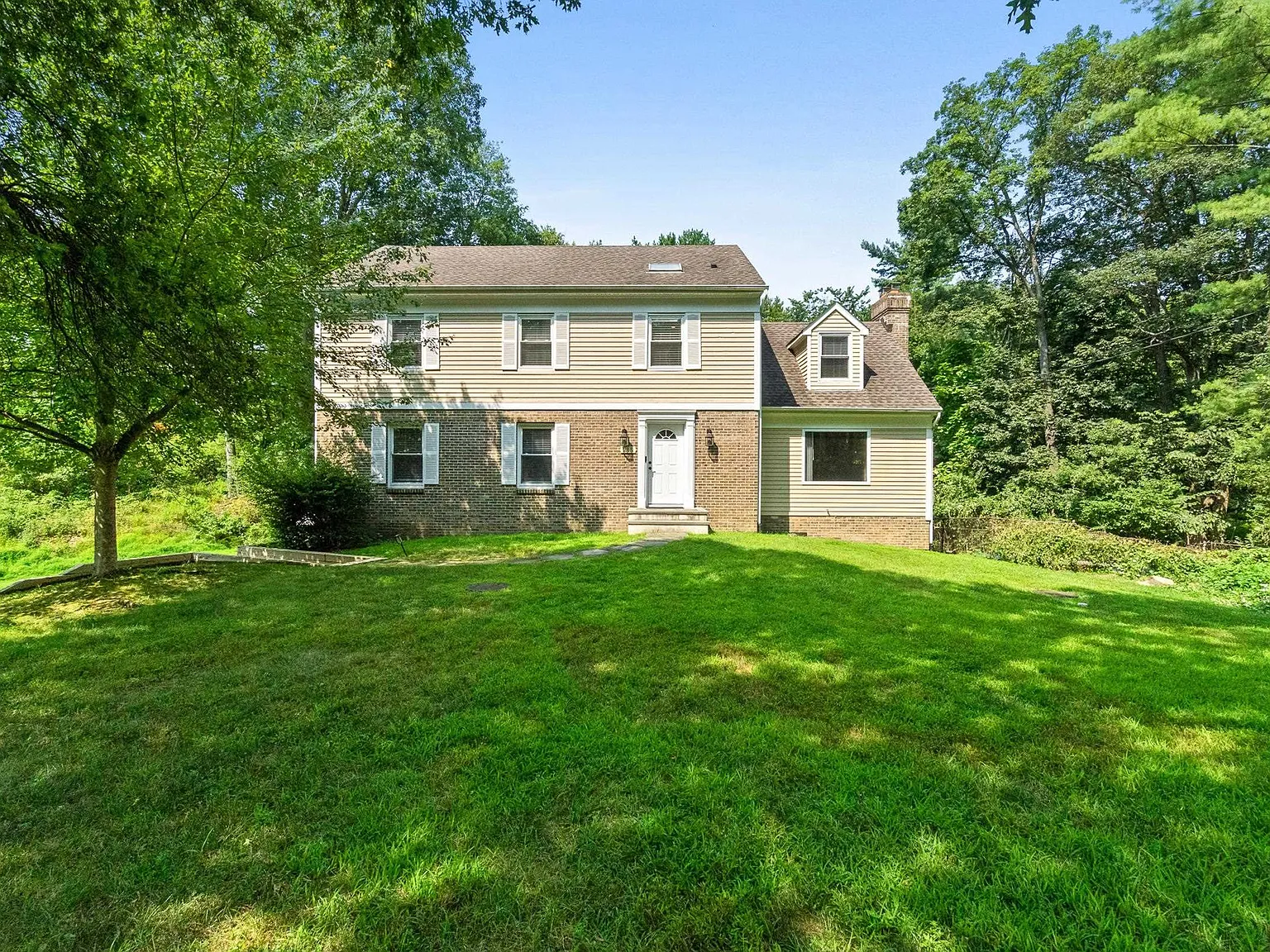 4 bed, 2.5 bath, $6,500 — Photo 1