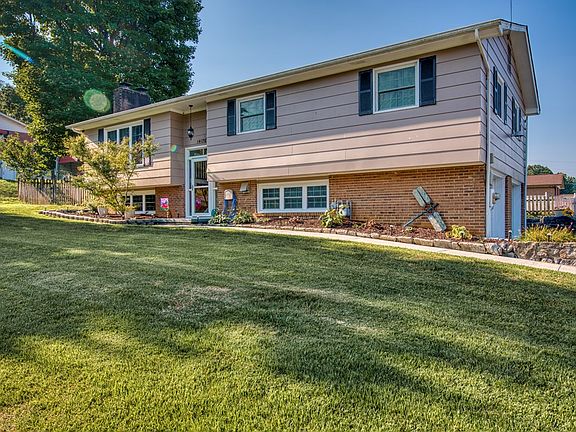 3rd image of 14176 Willow Ln