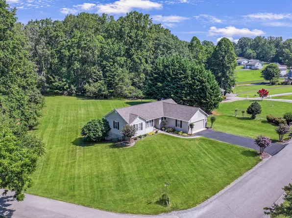 203 Indian Ridge Dr, Moneta, VA 24121