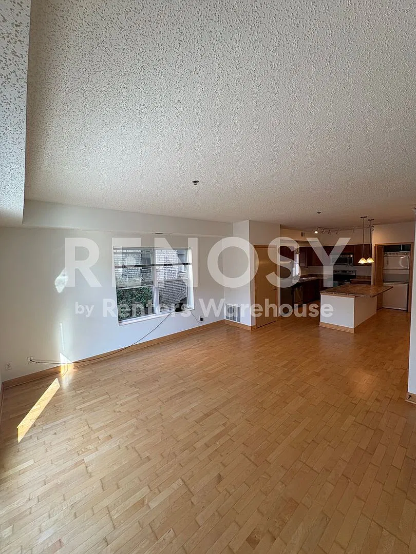 1805 3rd Ave S - 1 bed 1 bath condo — Photo 3