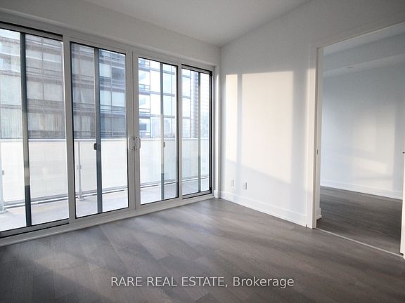 4th image of 7 Grenville St #1901