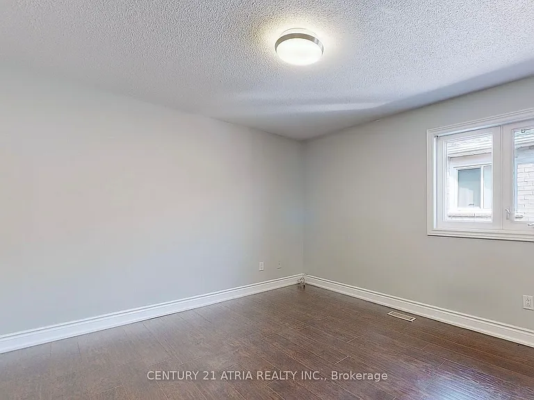 92 Jaffray Rd #UPPER — Photo 15