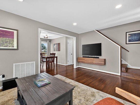 4th image of 1002 Wilson Pl