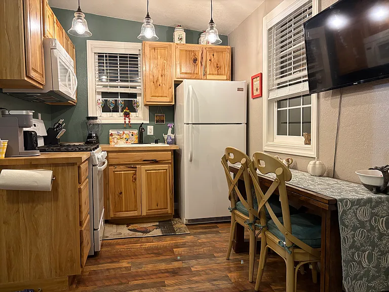 2376 E Armstrong Rd — Photo 5
