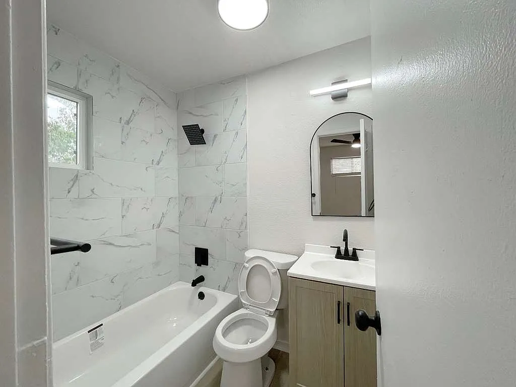 347 Ware Blvd — Photo 4