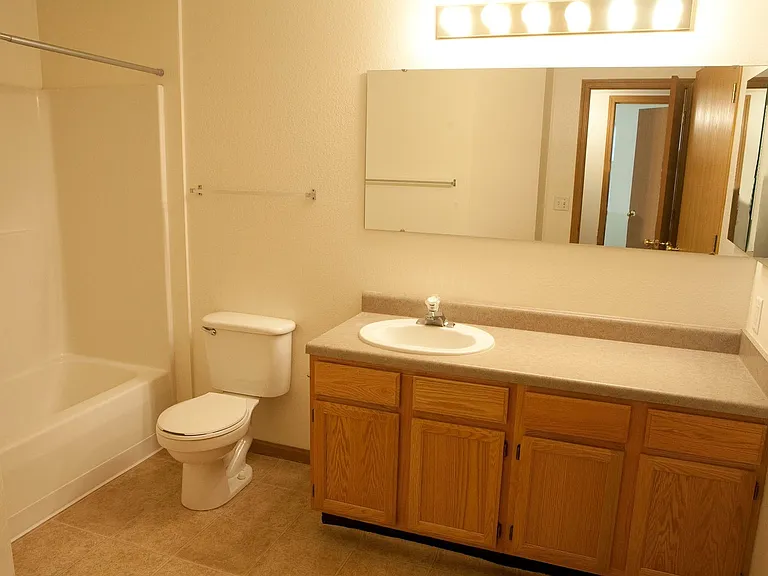 Hollow Creek IV Apartments — Photo 17