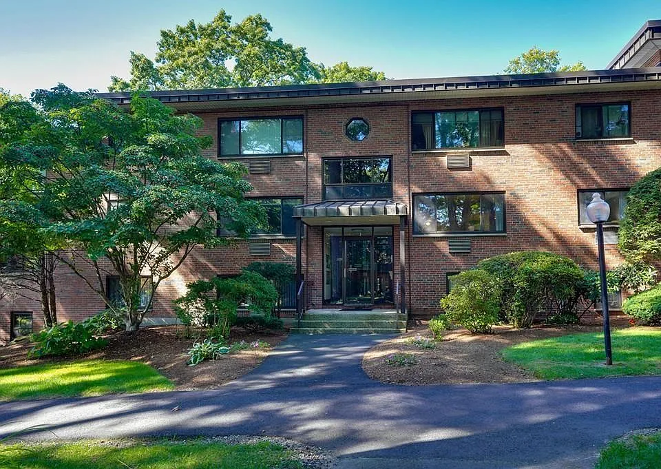 1325 Worcester Rd