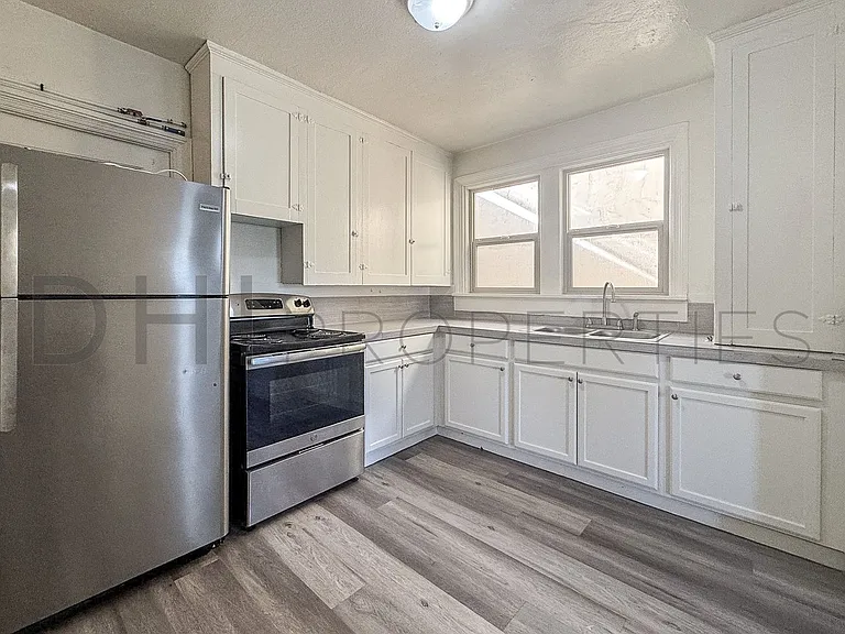 1217 Commerce Ave — Photo 4