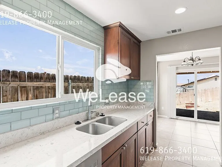 1316 Ramona Ave — Photo 3