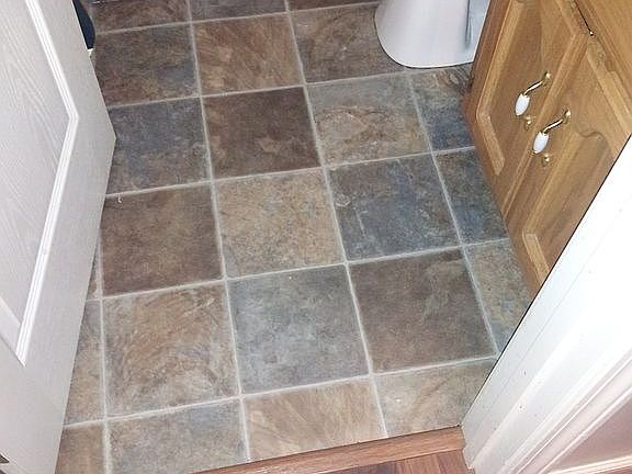 Guest bathroom w/ new linole