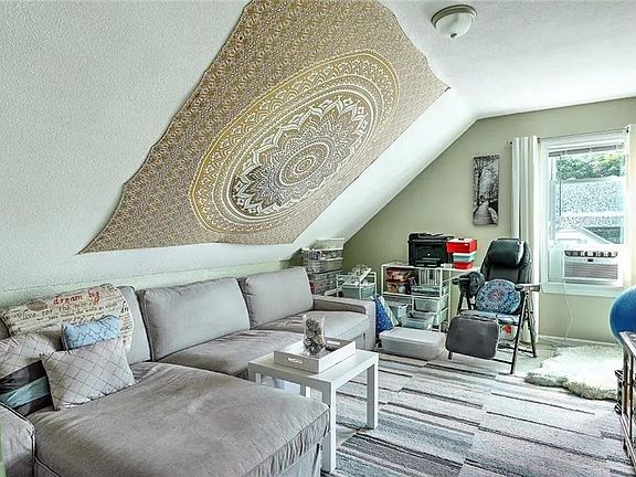 4th image of 8-10 Sanford Ave #3