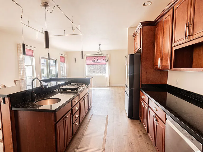 13431 Canyon Rd — Photo 23