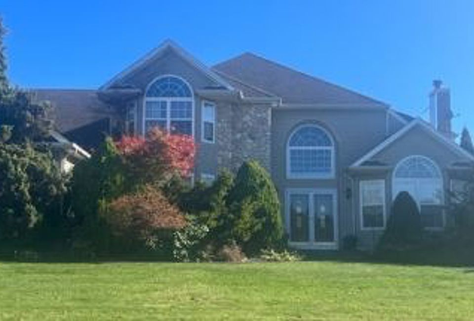 1st image of 11 Redwood Ln