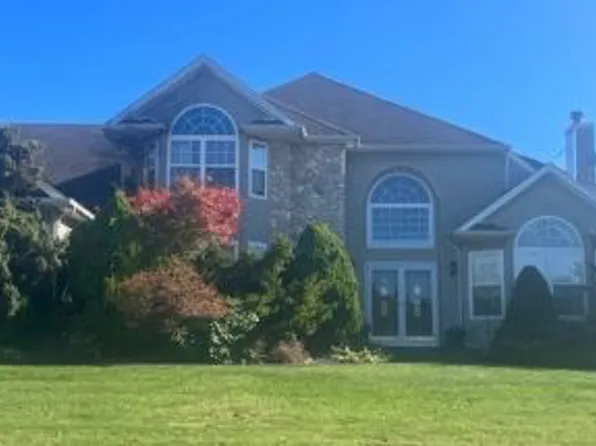 11 Redwood Ln, Miller Place, NY 11764
