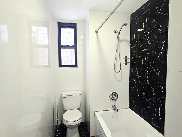 325 Avenue E #1B — Photo 3